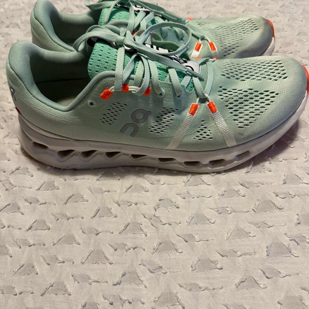 On Running Men's Mint and Orange Athletic Shoes cloudsurfer size 10.5 - Picture 4 of 9